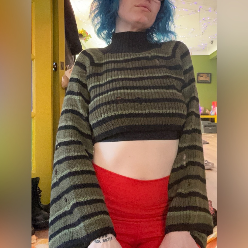 Knit grunge micro cropped sweater